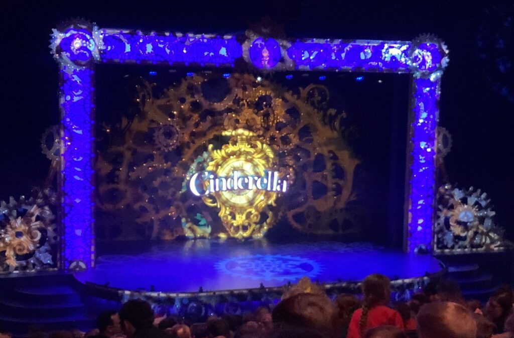 🎭✨The loveliest end to 2025! 👗👠